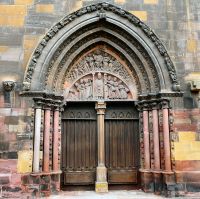 Colmar_-_Gothic_portal_of_Saint_Martin_Church.jpg